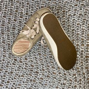Taos Footwear Women's Star Canvas Sneaker - Style and Comfort Khaki Wash 7 W US